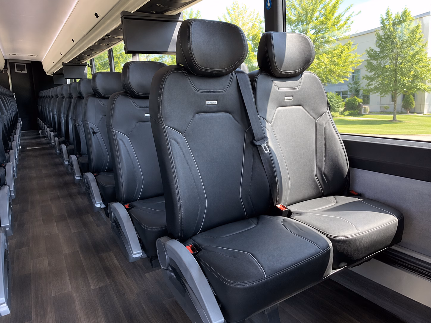 battlecreekcharterbuscompany com puts outdoor and barn venue wedding transportation right at your fingertips
